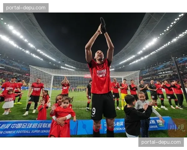 成都蓉城5-1青岛西海岸，费利佩替补戴帽射门转化率100%